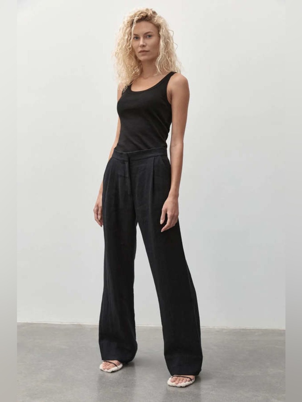 St. Agni Linen Pleated Detail Trousers in black